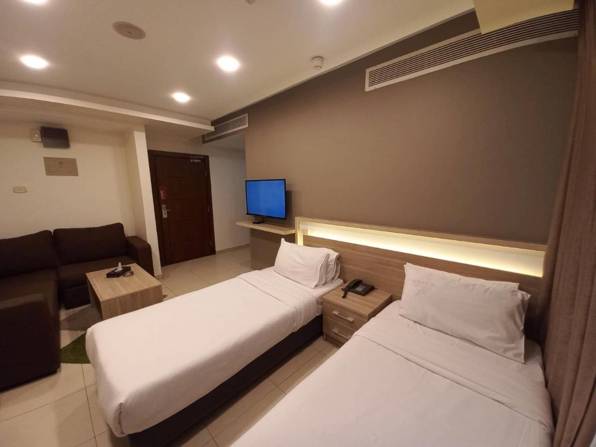 Lujain Hotel فندق النور واللجين Амман Экстерьер фото
