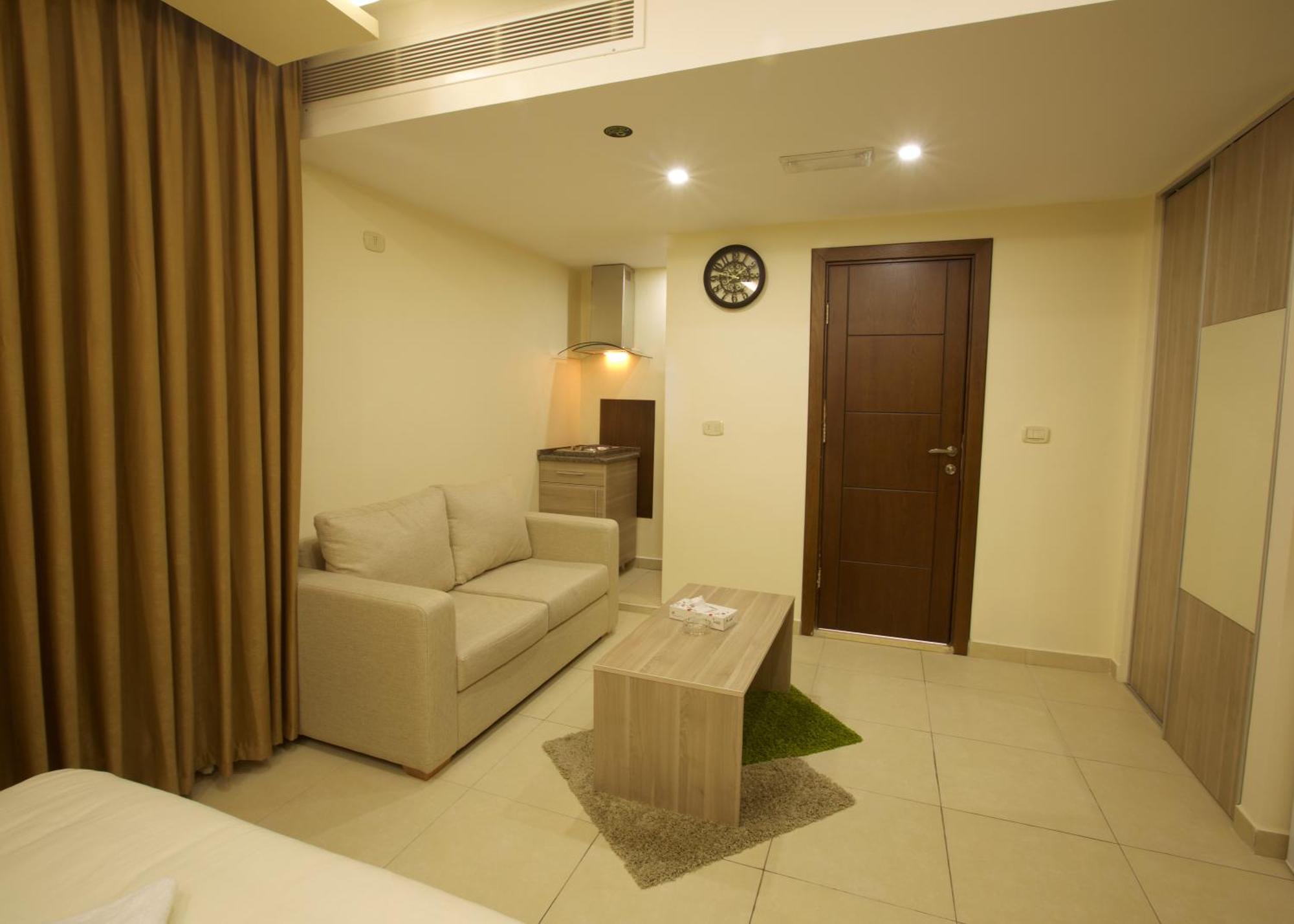 Lujain Hotel فندق النور واللجين Амман Экстерьер фото
